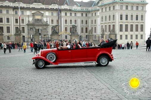 Automobil veterán (nesouvisí s výstavou AČR).