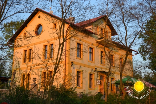 U Zlaté brány – restaurace a apartmány